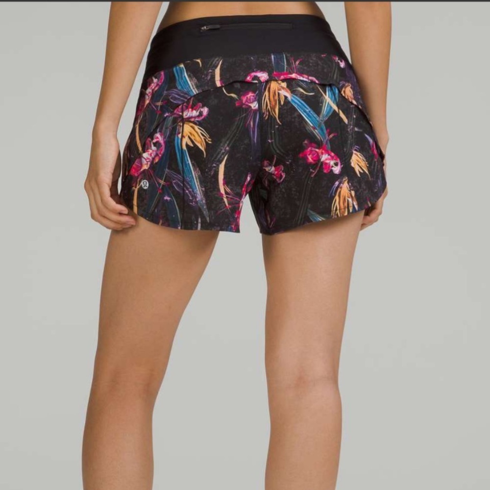 Lululemon Speed Up Mid-Rise Lined Short 4" | size 4 - Picture 7 of 9